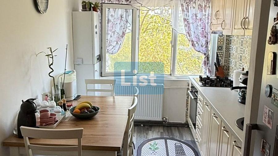 Apartament spațios cu 4 camere de vânzare în Micro 16 – Galați