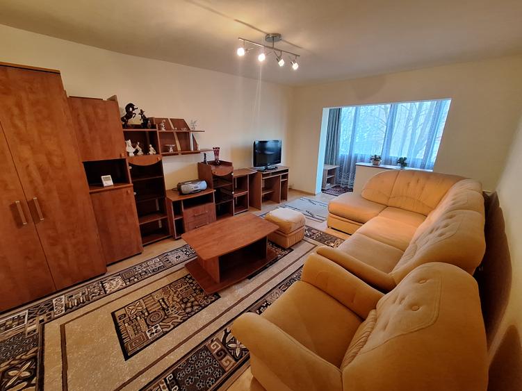 400 euro!!!Ap.cu 3 camere Et 1 cu centrala proprie Zona Bucovina