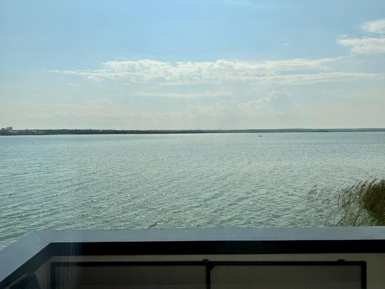 Apartament 3 camere Mamaia, vis a via de Hotel Iaki, cu vedere la lac