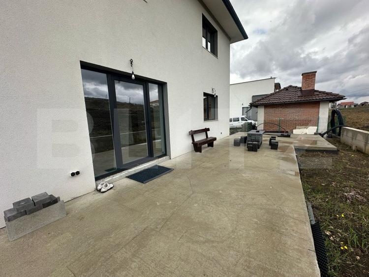 Casa individuala, 4 camere, 3 bai, garaj, zona Beta Residence