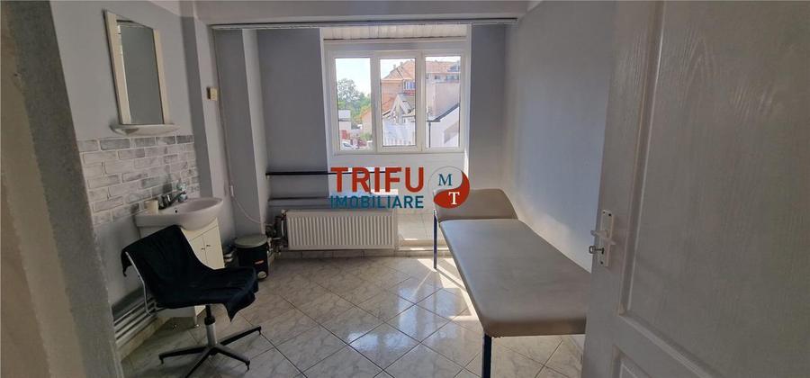 Spațiu de închiriat în Centru, ideal pentru salon de unghii – 40