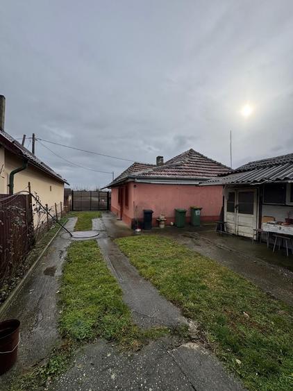 Casa de vanzare zona Sacadat