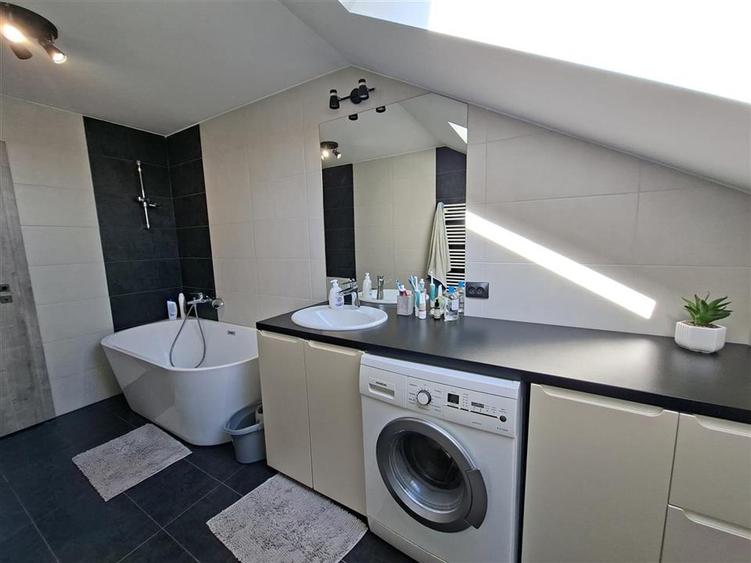 Apartament modern 3 camere balcon 2 locuri parcare zona Brana