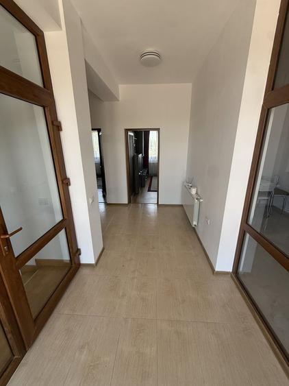 De închiriat apartament 3 camere 85 mp + terasa etaj 1