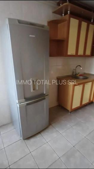 UNIRII, Casa Poporului, vedere spate, linistit (zgomot redus).Pret fix. - 5
