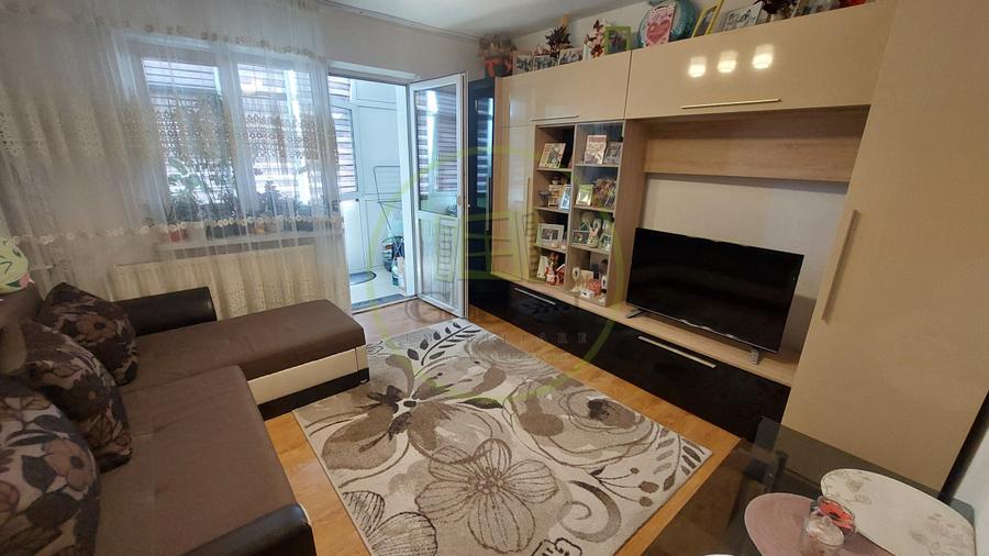 Apartament doua camere decomandat, etajul 7, cartier Craiovita, zona Triaj