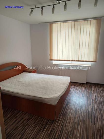 Garsoniera la curte in Regie - 8