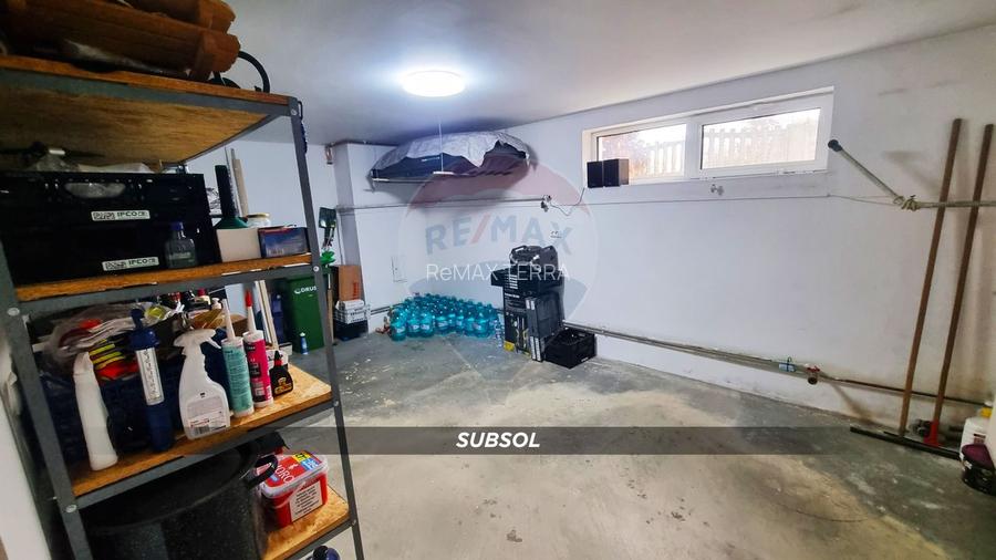 Casă / Vilă de lux cu 2 garaje, 10 camere de vânzare în BAIA MARE - 45