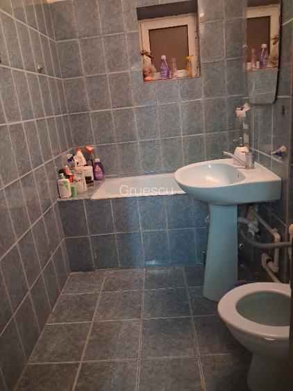 Vând apartament 3 camere , decomandat, living generos, proaspăt renovat  - 8