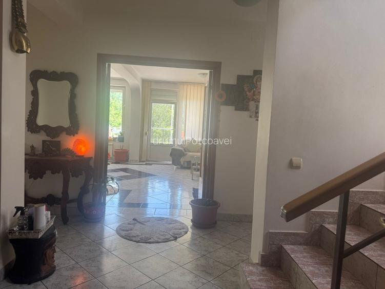 Vilă familială frumoasă &icirc;n zonă foarte bună - 10