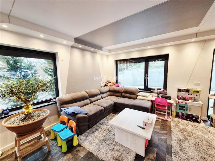 Casa de vanzare cu priveliste frumoasa - 5