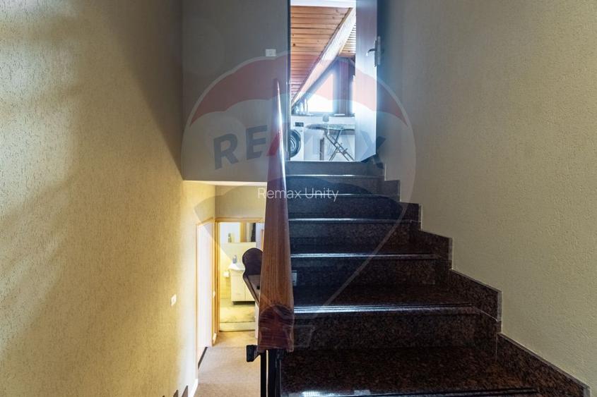 Casă spațioasă 350 mp utili, Teren 650 mp, Garaj subteran, Tractorul - 42