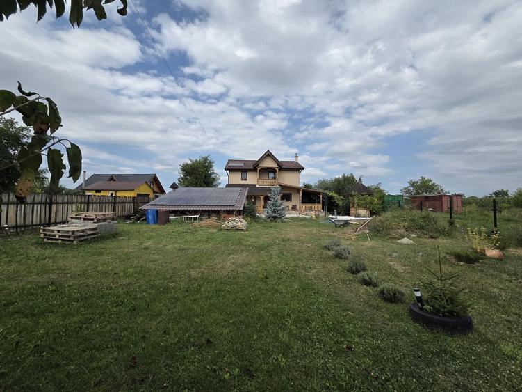 Casă cu suflet, teren de 1.000 mp și independență energetică