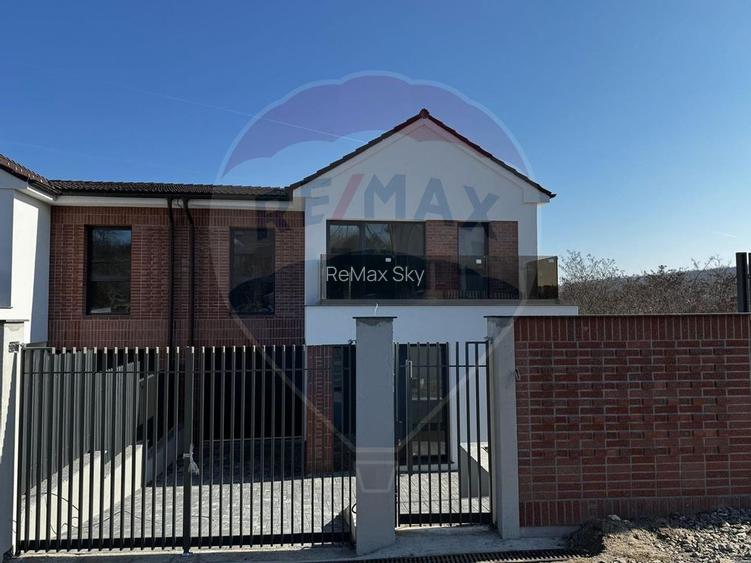 Vând Casă, in Borhanci - 2