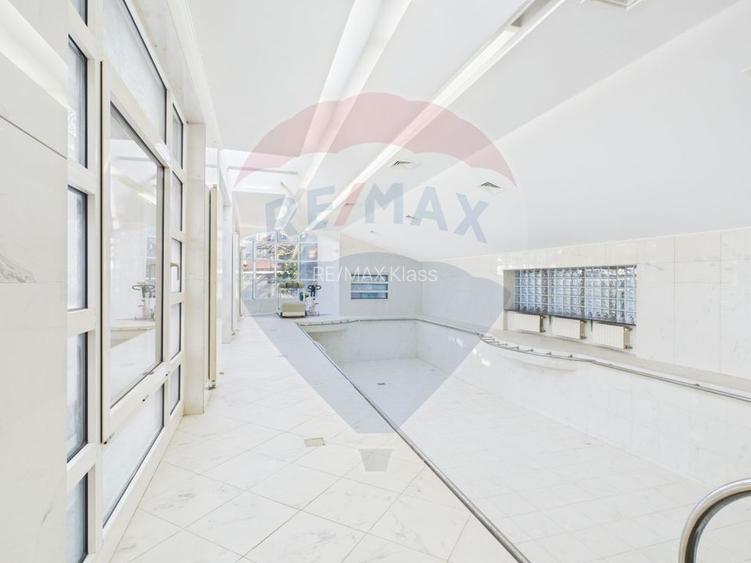 Vila spectaculoasa in Balotesti, curte 5000 mp si piscina interioara - 5