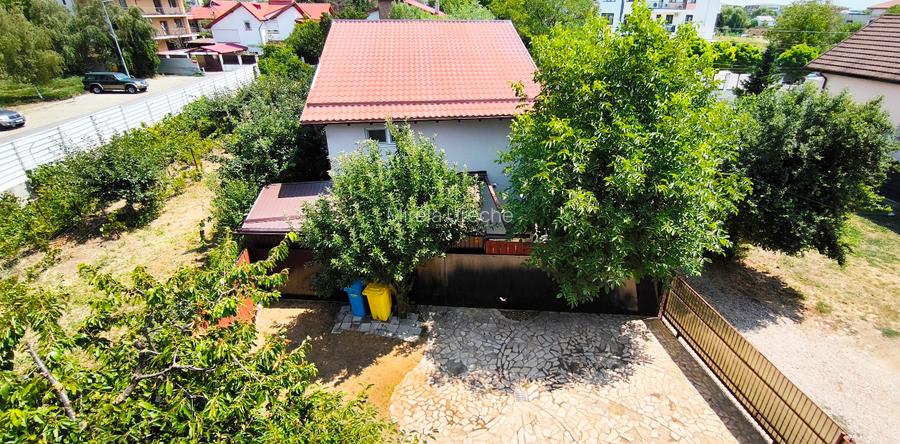 Proprietar vând casă spațioasă în Otopeni, cu acces direct DN1 - 10