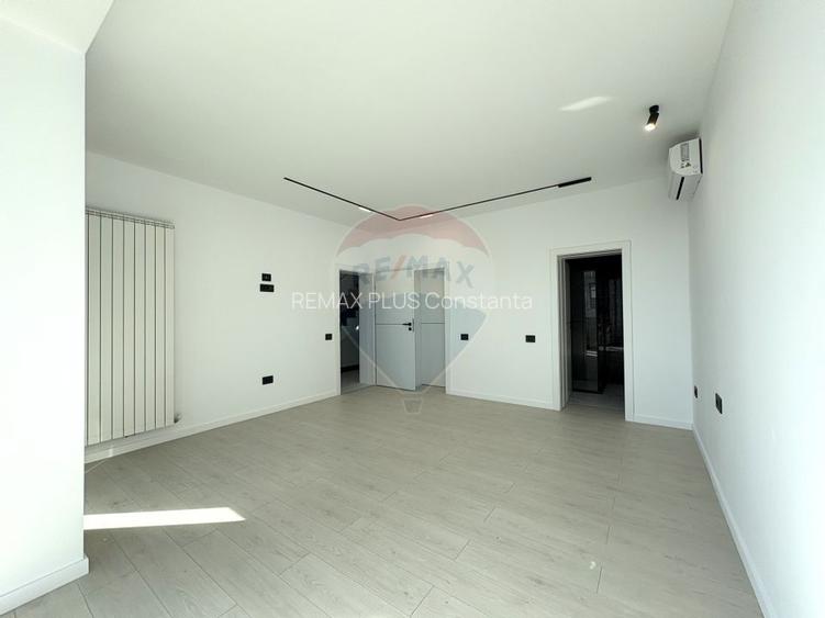 Casă / Vilă cu 8 camere de închiriat în zona Faleza Nord - 14