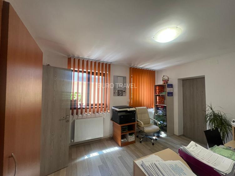 Casa la sol, renovata ,caramida, pentru locuit sau spatiu birouri, zona  buna - 12