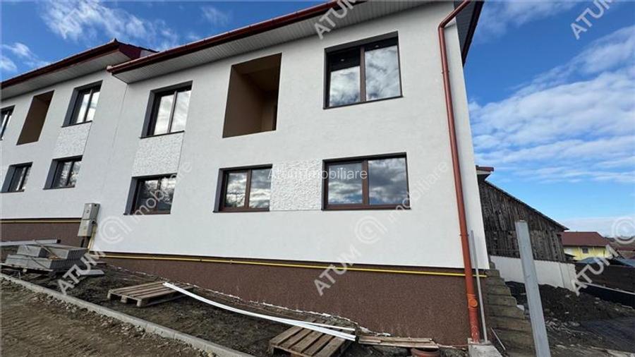 Casa individuala 4 camere 2 bai 120 mp utili 300 mp teren in Sura Mica - 2