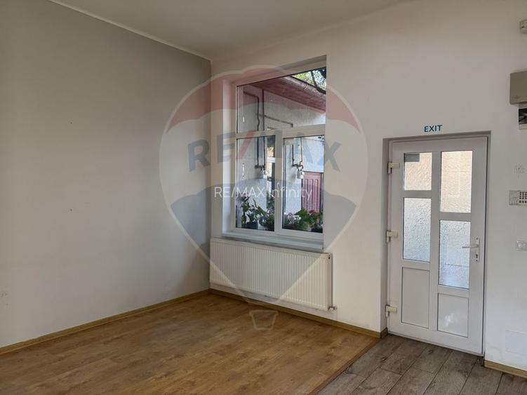 Apartament ultracentral cu curte, 2 unități locative. Str. Pitesti - 13