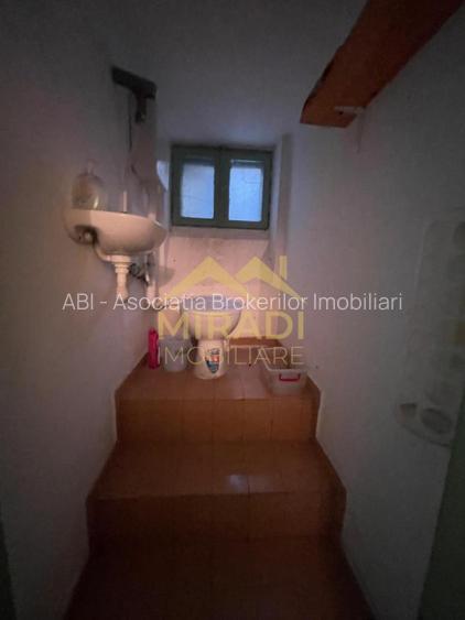 Vanzare apartament in vila 6 CAMERE compus din D P M din D P 1 M - 13