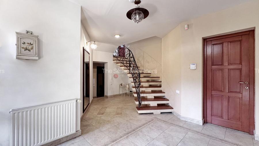 Proprietate cu suprafata generoasa | Zona AFI - 9