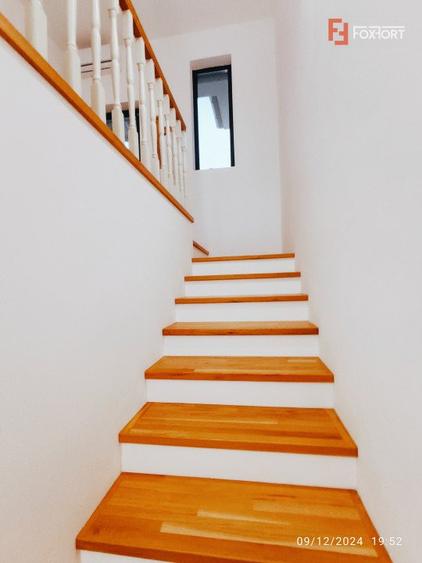 Casa tip triplex cu priveliste de vis in Giroc - V7245