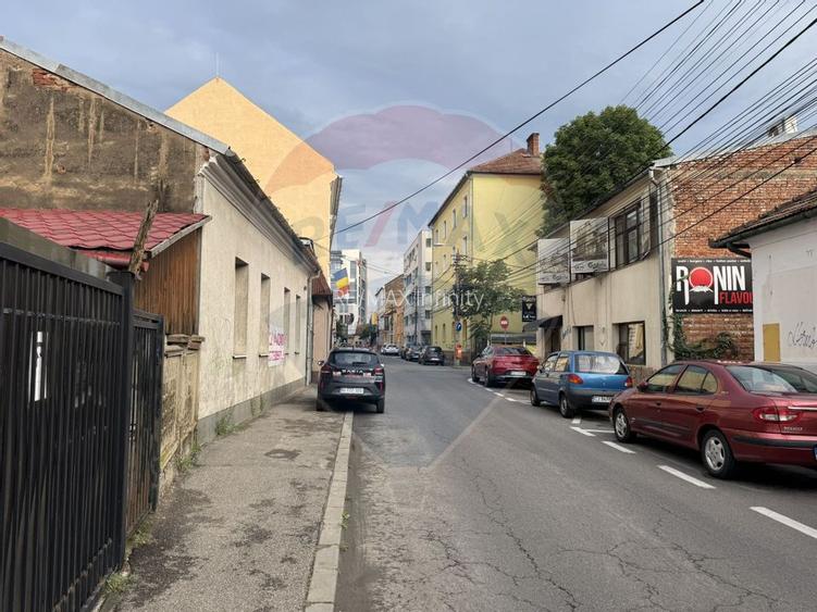 Apartament ultracentral cu curte, 2 unități locative. Str. Pitesti - 3