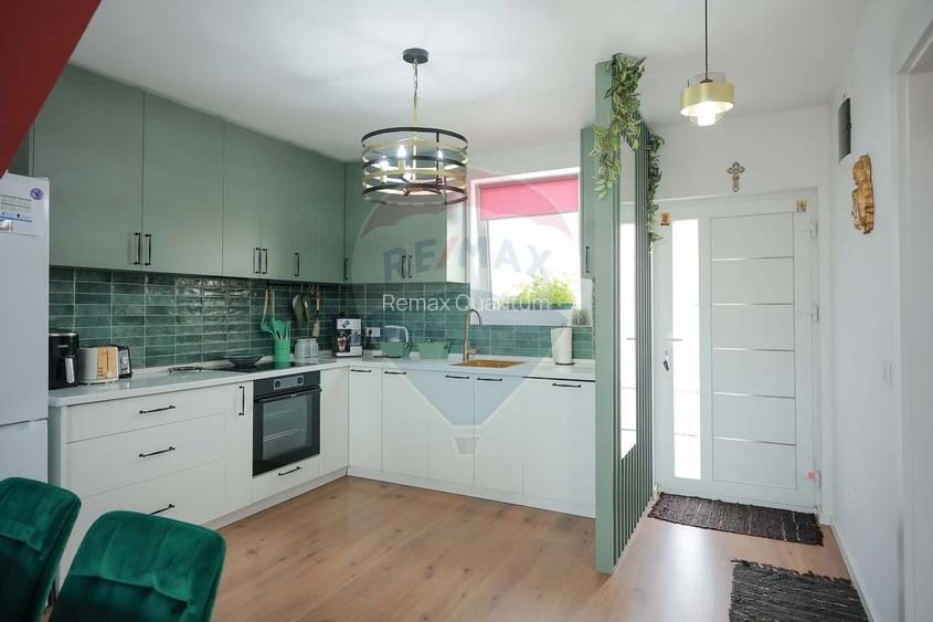 Casă / Vilă cu 4 camere de vânzare - 2