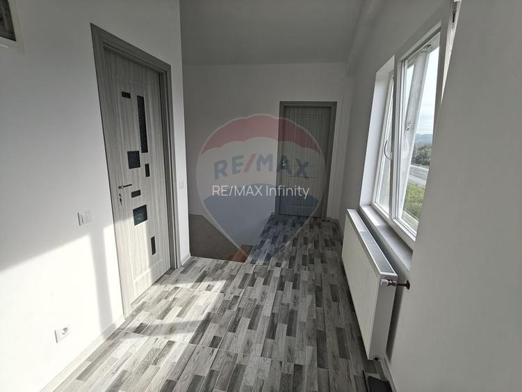 Hala noua 555mp, curte betonata 1000mp, zona de est, de inchiriat - 13