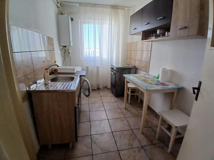 Apartament cu 2 camere decomandat in Podu Ros de inchiriat!