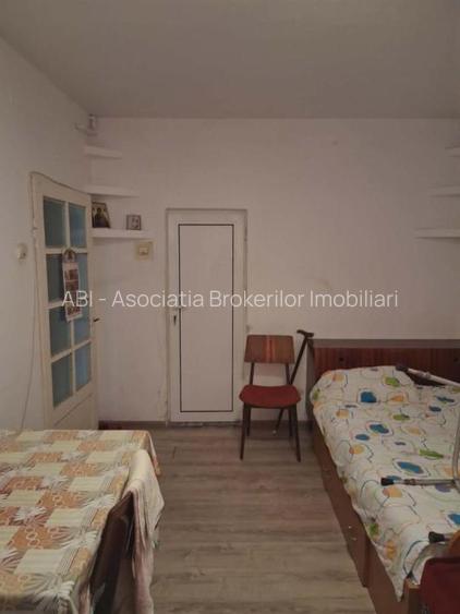 Razboieni-garsoniera de vanzare stradala - 4