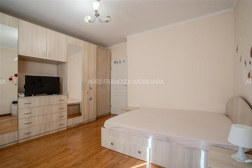 DOMNESTI,VILA,4 CAMERE,258 MP,TEREN 700 MP,AN 2017,MOBILATA - 13