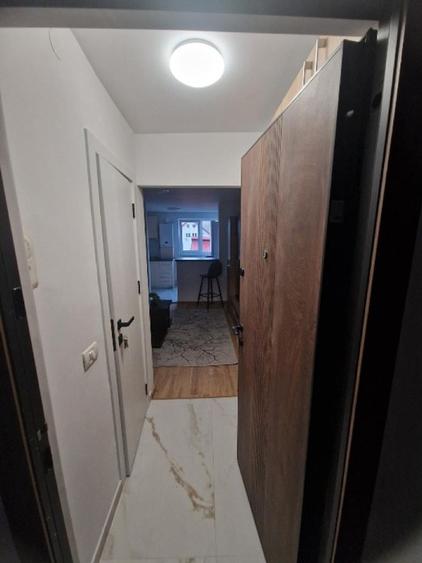 Vand garsoniera renovata