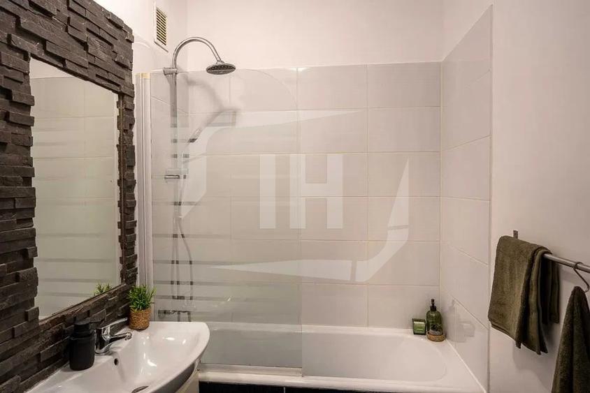 Garsoniera confort 1, etaj intermediar, zona Detunata