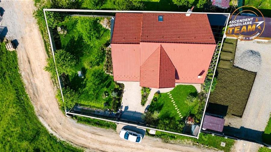 Casa primitoare si apreciabila, areal cu liniste, gradina frumoasa, Sancraiu,Sza