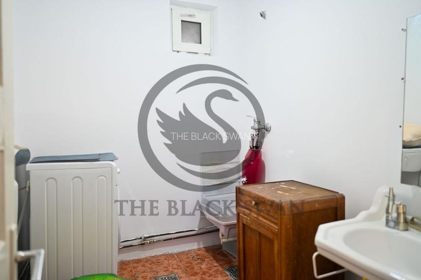 Casa cu 7 camere de vanzare | Zona Centrala, Baicoi | Comision 0% - 28