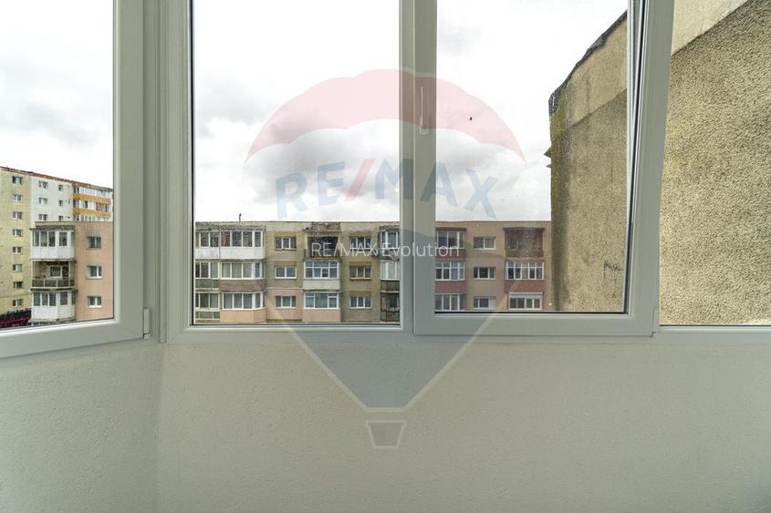 DE INCHIRIAT ap 3 camere- zona Cerna/ Tractorul! - 10