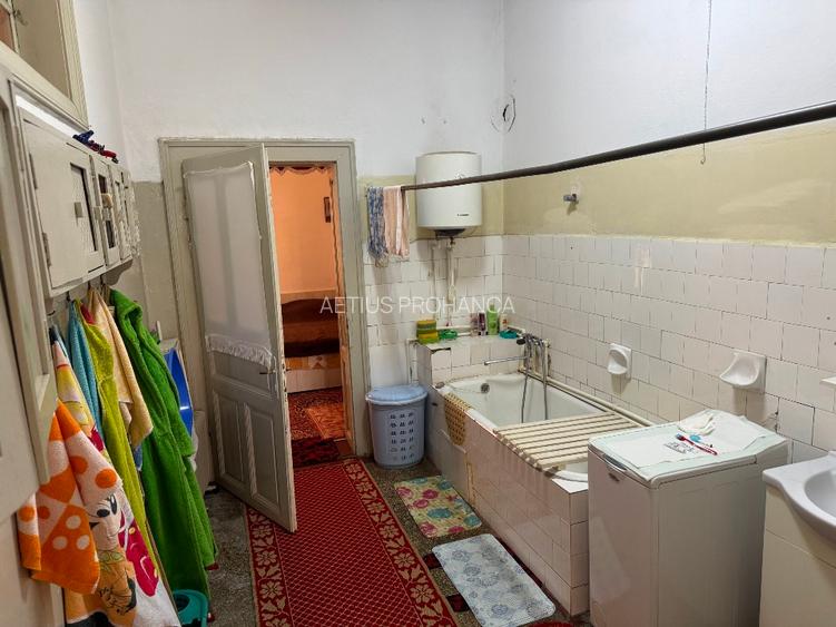 CASA INDIVIDUALA SOLIDA + ANEXE , STR EMINESCU, LA 5 MINUTE DE PIATA MICA - 10