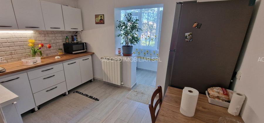 Poarta 6, 3 camere decomandate etajul 1. - 5