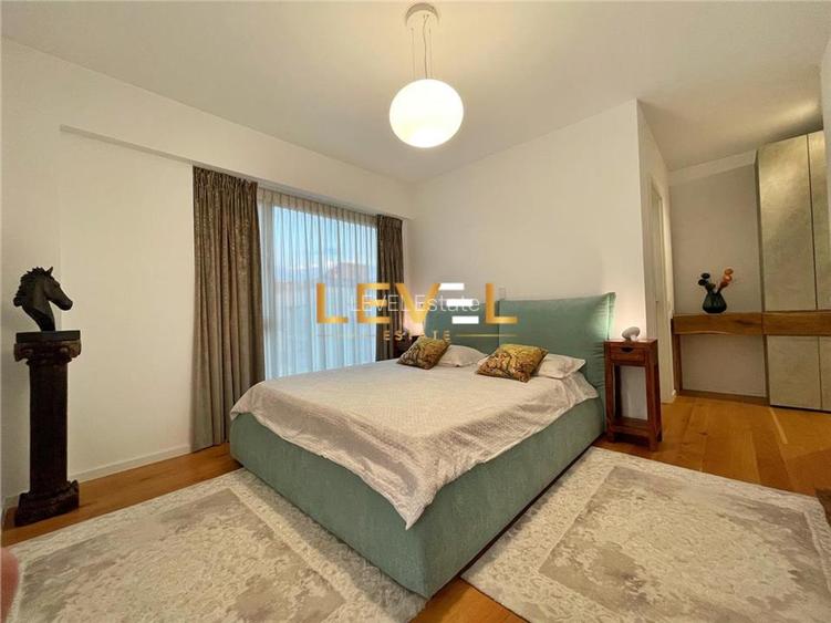 [VIDEO] Triplex Penthouse | 50 SQM Terrace | 2 Parking Spaces | Philips HUE - 27