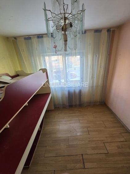 Dacia - Bulevard - 3 camere decomandat - liber - geam la baie - 2