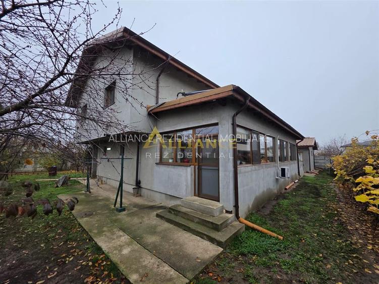 Vila cu 4 .camere 3. bai --249 mp utili - teren 881mp - 2