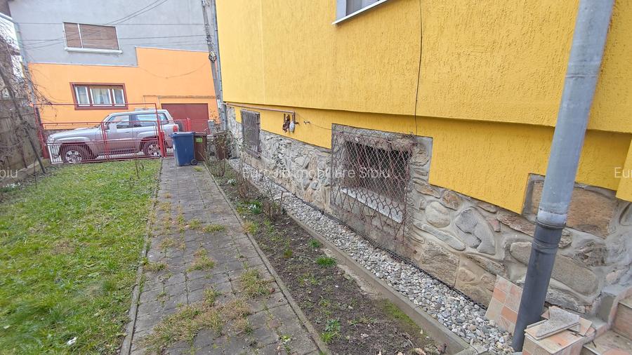 Casa 6 camere in Cisnadie cu garaj si teren 250 mp - 10