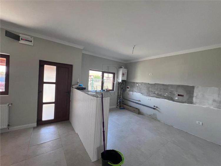 Duplex nou - zona excelenta - spatiu generos - toate utilitatile - asfalt - posi - 12