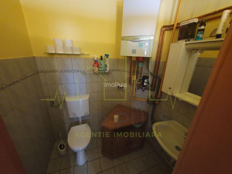 Casa individuala. 2 fronturi de pe 2 strazi (fata-spate). Se poate imparti in 2 - 9