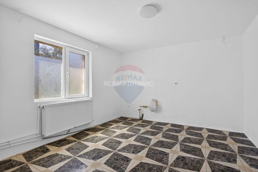 Apartament spațios la casă, renovat, ultracentral Pecica - 12