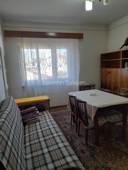 Casa cu etaj, 4 camere, central, acces in curte cu masina - 7