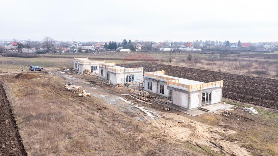 Case noi de vânzare în Săbăreni –3 camere, eficiență și confort modern - 14