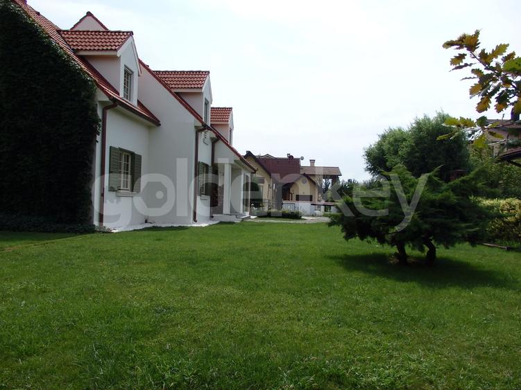 Vila speciala cu gradina superba de 1000mp